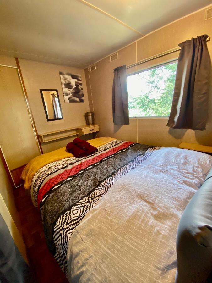 Josnes Mobilhome Sous Chalet En Bois A La Ferme מראה חיצוני תמונה