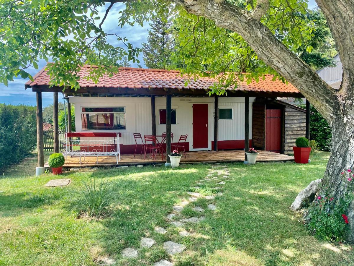 Josnes Mobilhome Sous Chalet En Bois A La Ferme מראה חיצוני תמונה